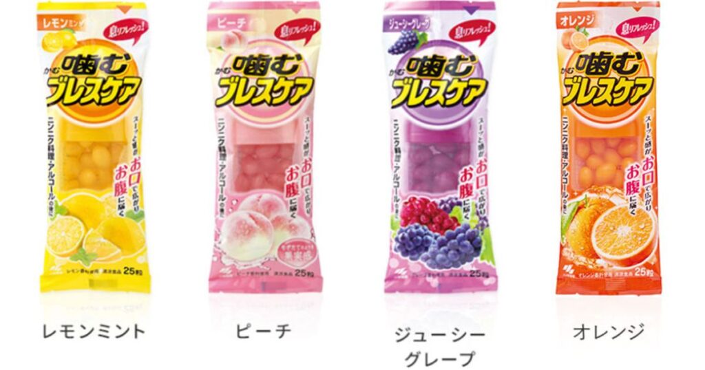 4種類の「噛むブレスケア」（レモンミント、ピーチ、ジューシーグレープ、オレンジ）のパッケージ一覧
