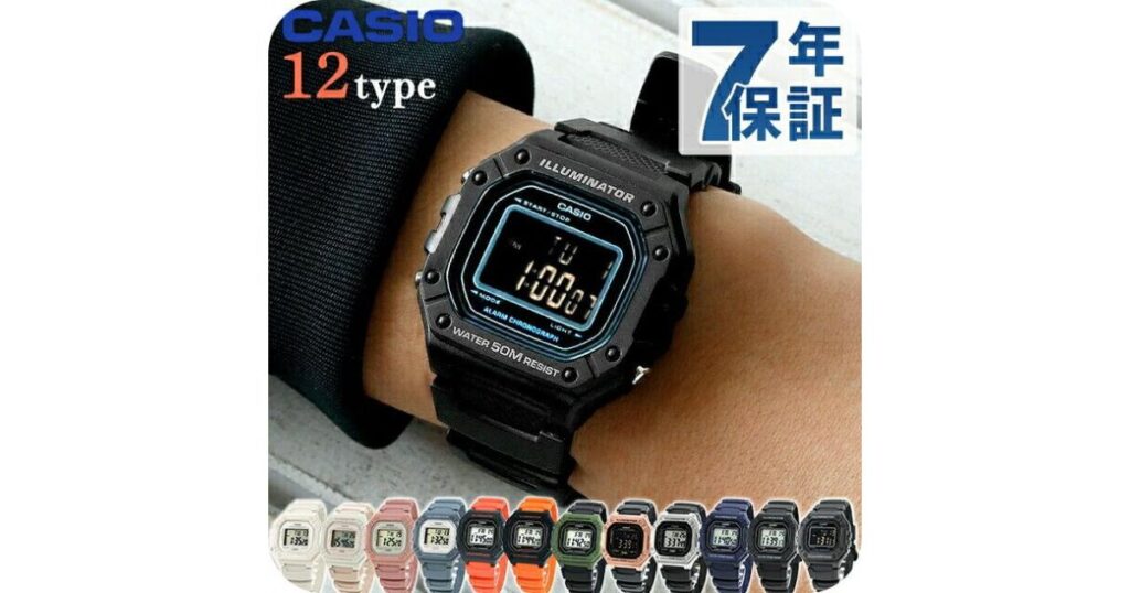腕に着用された黒いカシオのデジタル腕時計と、下部に並んだ複数のカラーバリエーション