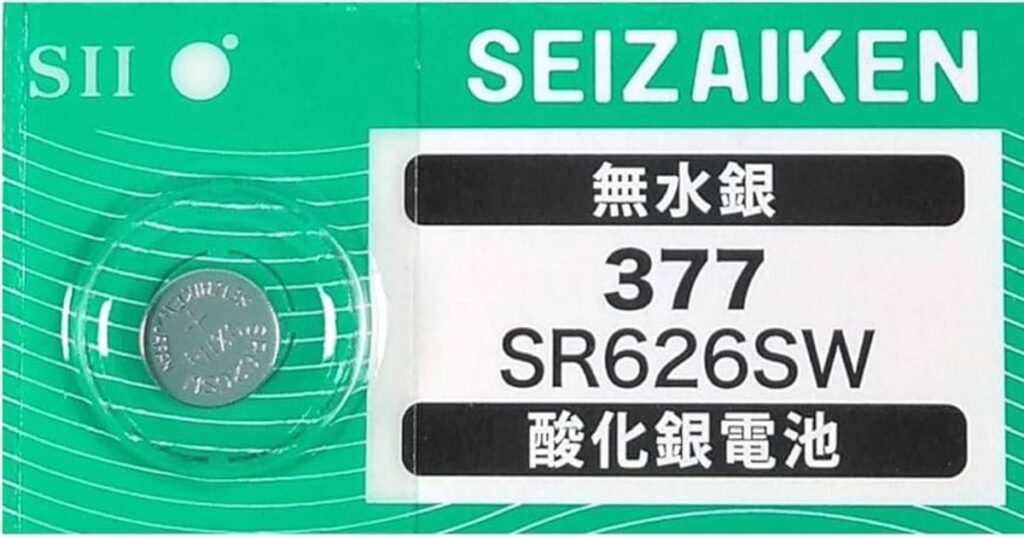 アナログ腕時計によく使われる「SR626SW」規格の酸化銀ボタン電池のパッケージ
