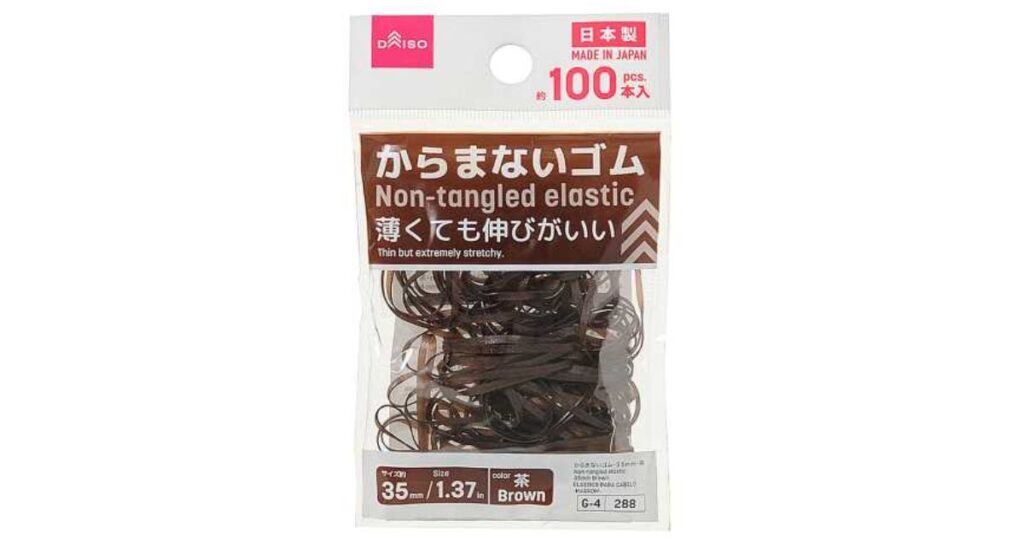 ダイソーの「からまないゴム」。薄くても伸びが良い、茶色のヘアゴム約100本入りのパッケージ
