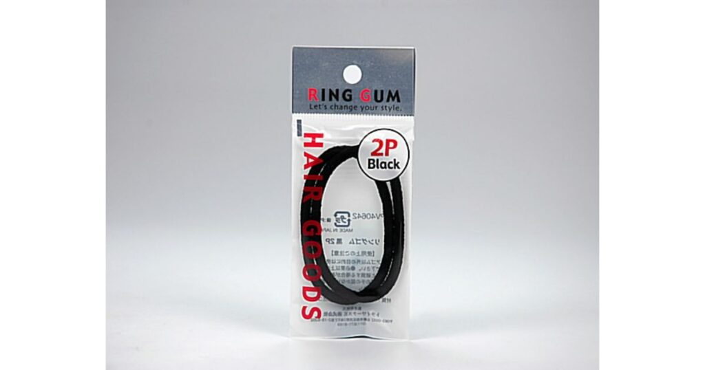 シンプルな黒のヘアゴム「RING GUM」2本入りのパッケージ