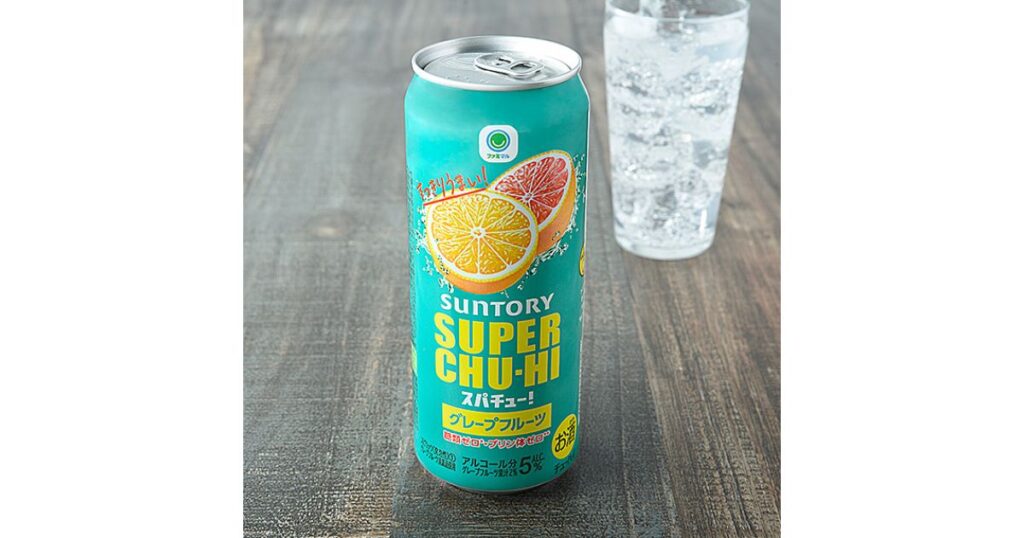ファミチキに合うファミリーマートの「スーパーチューハイ グレープフルーツ」の画像