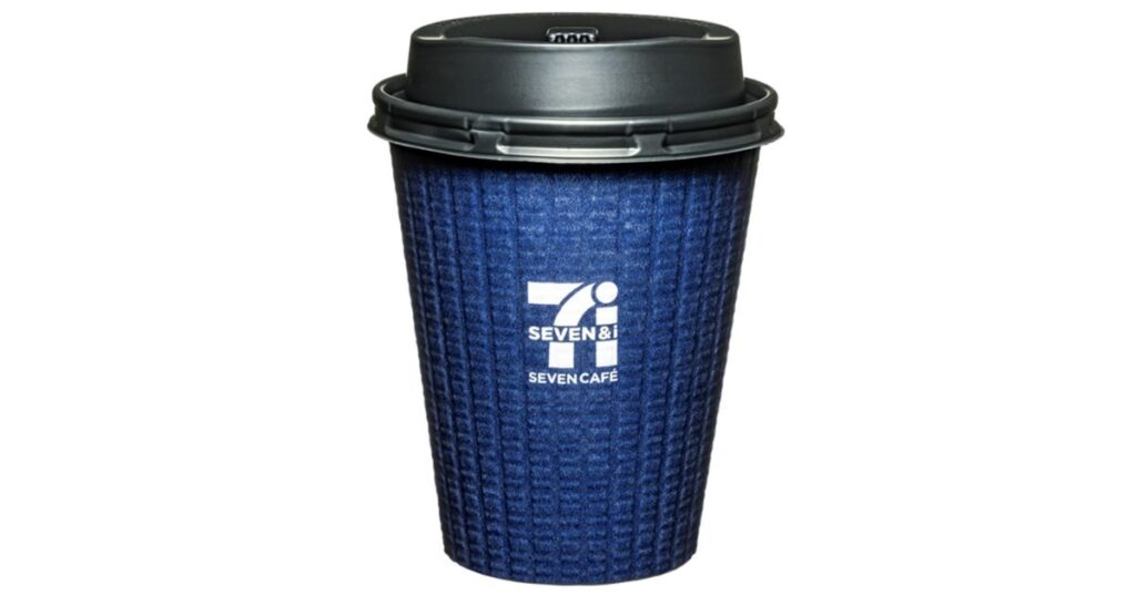 価格改定と同時に品質向上を行ったセブン-イレブン「セブンカフェ」の青いコーヒーカップ