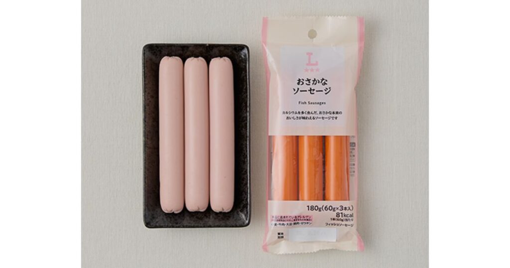 魚の反応が良い代用釣り餌、ローソン「おさかなソーセージ」のパッケージと皿に盛られた中身