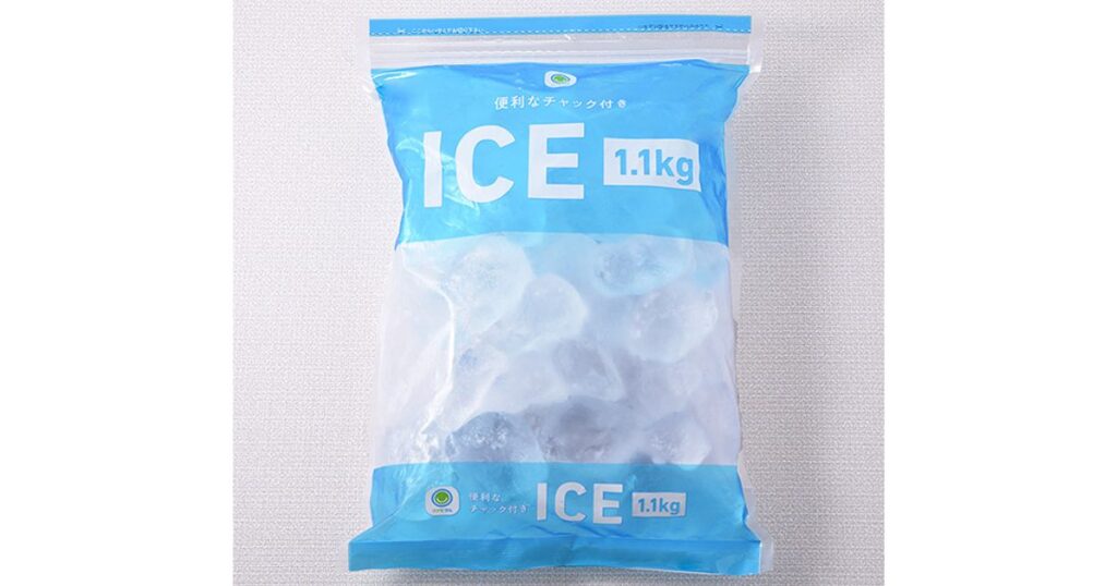 ファミリーマートのチャック付き氷「ファミマル ICE 1.1kg」のパッケージ画像
