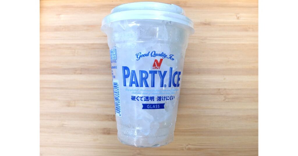 ローソンなどで販売されているニチレイのカップ入り氷「パーティアイスグラス」の画像
