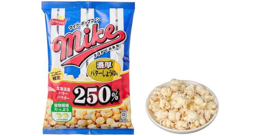 マイクポップコーン濃厚バターしょうゆ味のパッケージとお皿に盛られたポップコーン