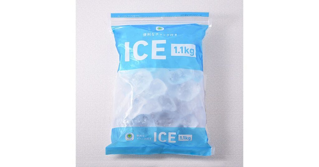 ファミリーマートで販売されている便利なチャック付きICE（1.1kg）のパッケージ