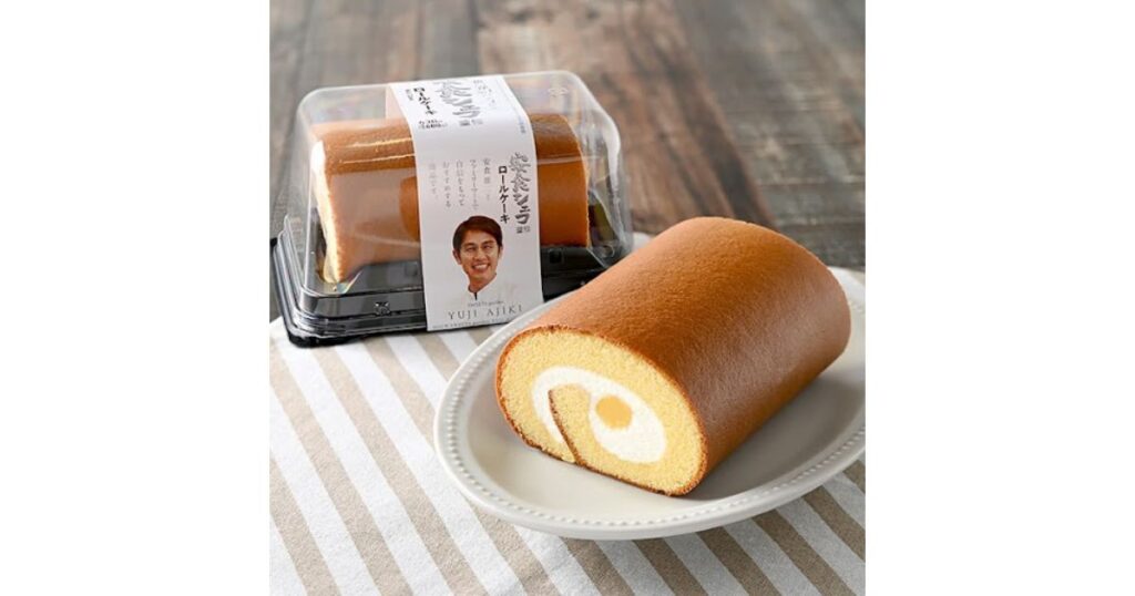 安食雄二シェフ監修、ファミリーマートの「安食ロール」のパッケージとお皿にのせたケーキ