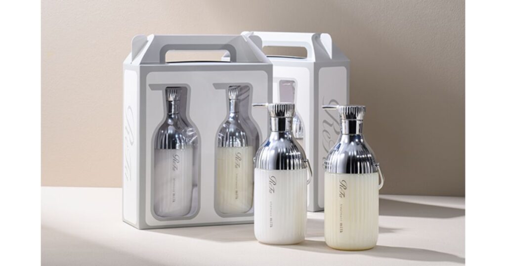 ReFa(リファ)のシャンプーとトリートメントのボトルとギフトボックス