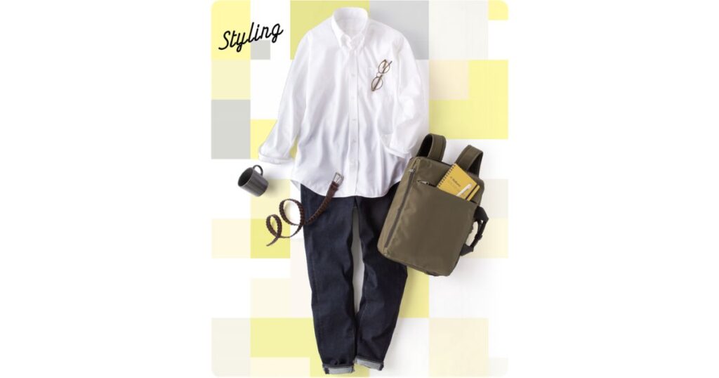 白のボタンダウンシャツとデニムパンツ、リュックなどを合わせたカジュアルなスタイリング例"