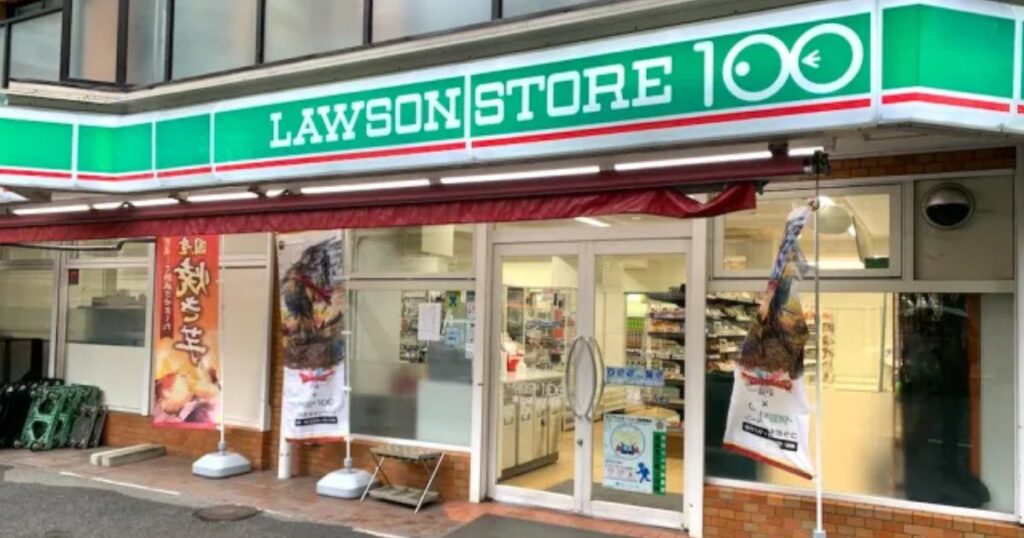 製菓材料が充実しているローソンストア100の店舗外観