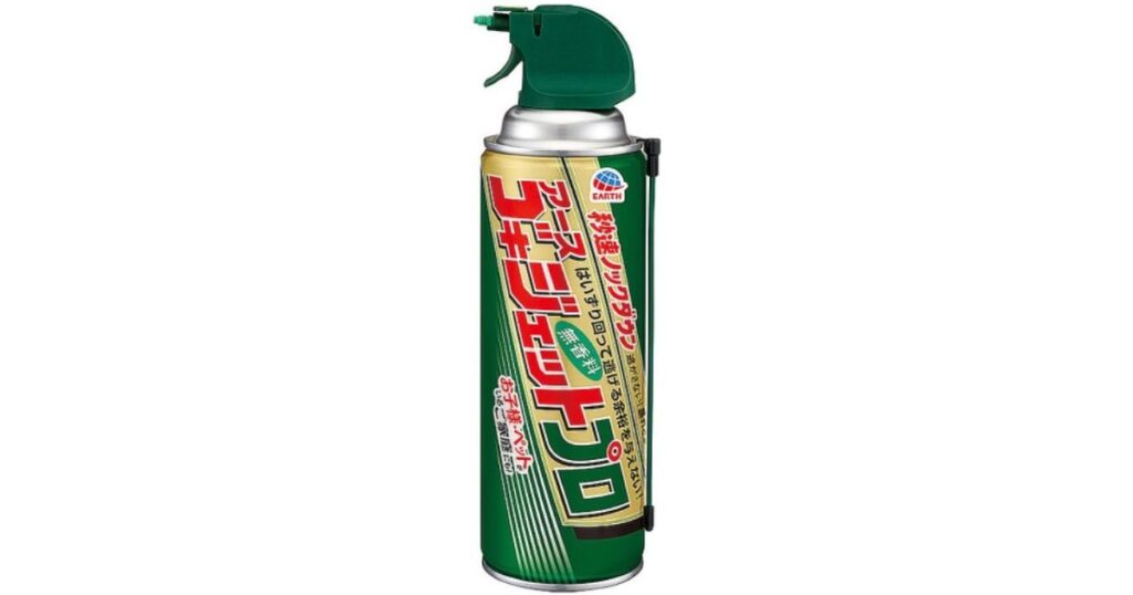 アース製薬の殺虫スプレー「ゴキジェットプロ」の商品画像。逃げる隙を与えない秒速ノックダウン効果をアピールする緑のボトル。