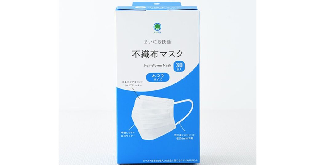 製品パッケージ。青と白の箱に「まいにち快適 不織布マスク ふつうサイズ 30枚入」と書かれている。