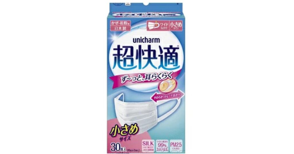 製品パッケージ。白とピンクの箱に「ユニ・チャーム 超快適マスク 小さめサイズ 30枚入」と書かれ、耳への負担を軽減する特徴が強調されている。