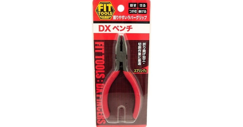 「DXペンチ」と記載された、赤いラバーグリップのペンチのパッケージ商品写真。