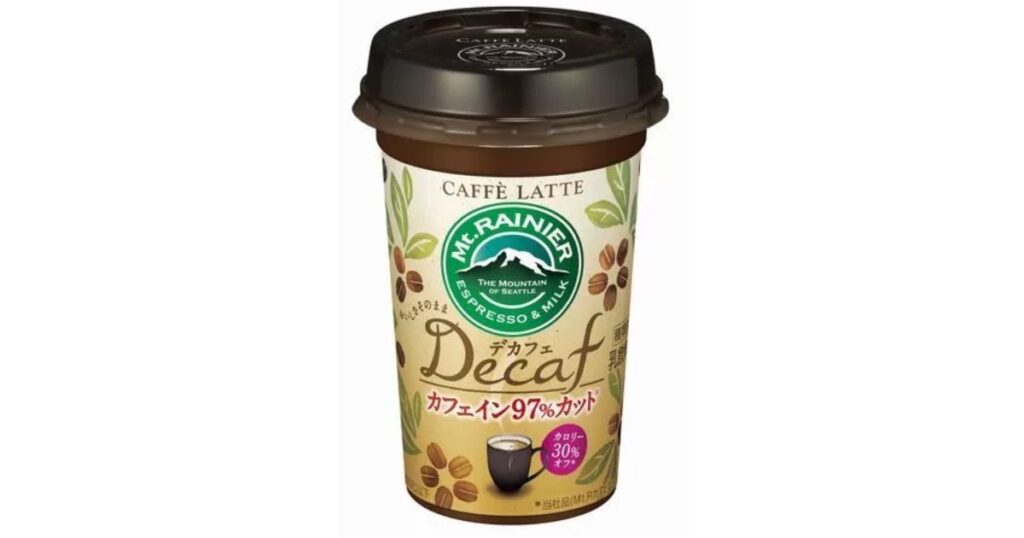 「カフェイン97%カット」と記載された、マウントレーニアのチルドカップコーヒー「デカフェ」のパッケージ画像。